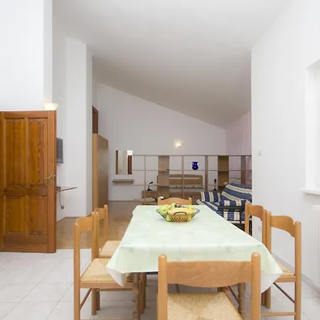 Ester Apartment *